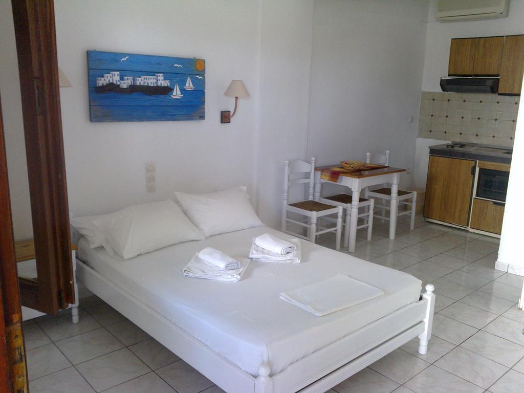 Aeolos Hotel Apartments Gythio Quarto foto