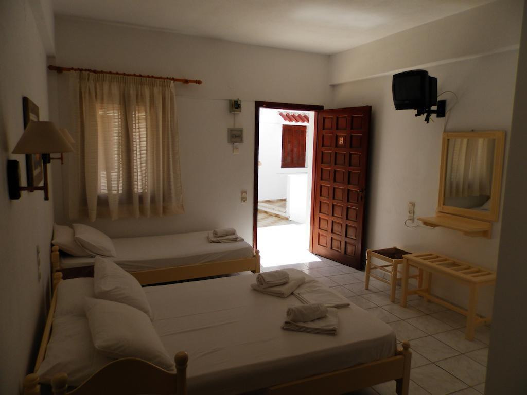 Aeolos Hotel Apartments Gythio Quarto foto